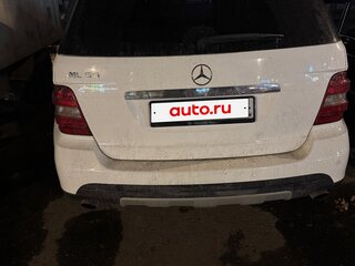 2005 Mercedes-Benz M-Класс 500 II (W164), белый, 1000000 рублей, вид 3