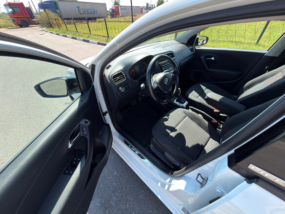 2017 Volkswagen Polo V Рестайлинг, белый, 1146000 рублей - вид 8