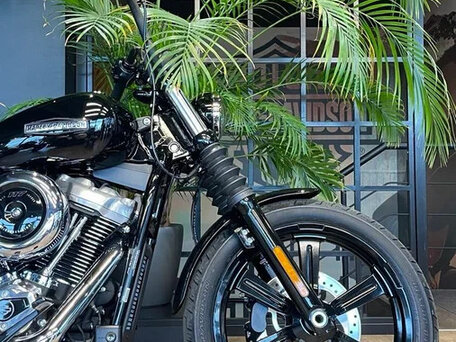 2025 Harley-Davidson Street Bob, чёрный, 2500000 рублей, вид 4