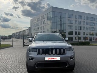2017 Jeep Grand Cherokee IV (WK2) Рестайлинг, серебристый, 3100000 рублей, вид 1