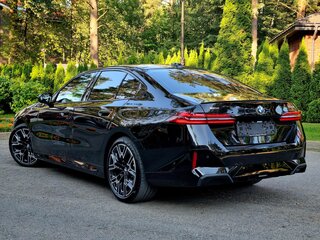 2025 BMW 5 серии 530i xDrive VIII (G60/G61/G68), чёрный, 9000000 рублей, вид 2