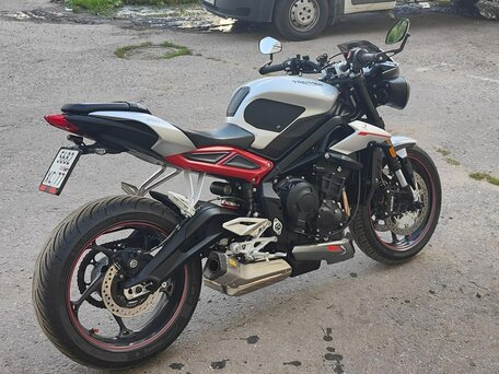 2017 Triumph Street Triple, серебристый, 699000 рублей, вид 3
