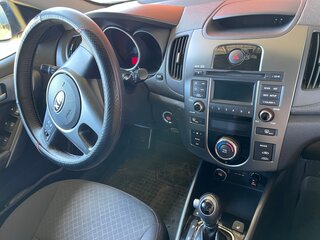 2012 Kia Cerato 6-speed II, чёрный, 850000 рублей, вид 3