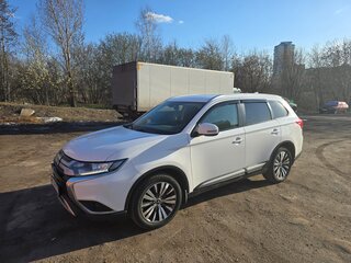 2019 Mitsubishi Outlander III Рестайлинг 3, белый, 1950000 рублей, вид 1