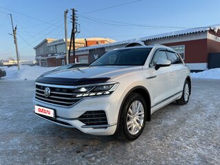 2019 Volkswagen Touareg III, белый, 6500000 рублей, вид 1