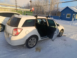 2011 Opel Astra H Рестайлинг, белый, 550000 рублей, вид 4