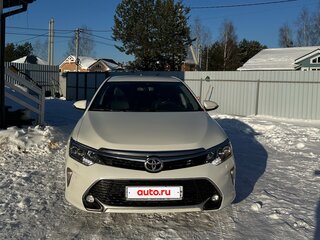 2017 Toyota Camry VII (XV50) Рестайлинг 2, белый, 2370000 рублей, вид 1