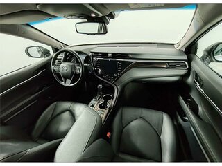 2021 Toyota Camry VIII (XV70), белый, 2890000 рублей, вид 3