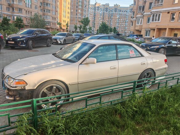 2000 Toyota Mark II VIII (X100), белый, 1100000 рублей