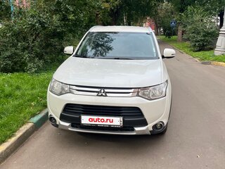 2014 Mitsubishi Outlander III Рестайлинг, белый, 1300000 рублей, вид 1