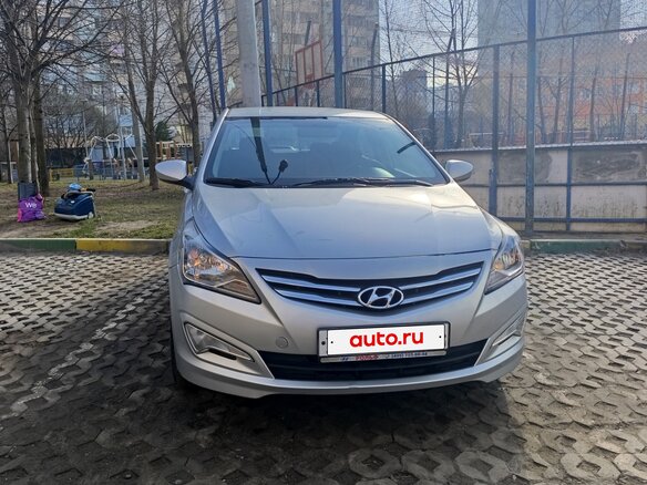 2016 Hyundai Solaris I Рестайлинг, серебристый, 820000 рублей - вид 3
