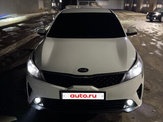 2020 Kia Rio IV Рестайлинг, белый, 1450000 рублей, вид 5