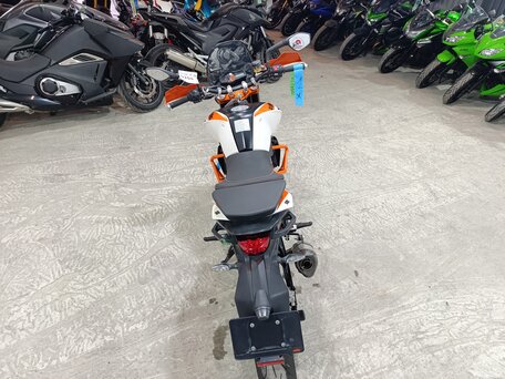 2013 KTM 690 Duke, белый, 520000 рублей, вид 5