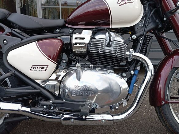 2026 Royal Enfield Classic 650, пурпурный, 703000 рублей - вид 15