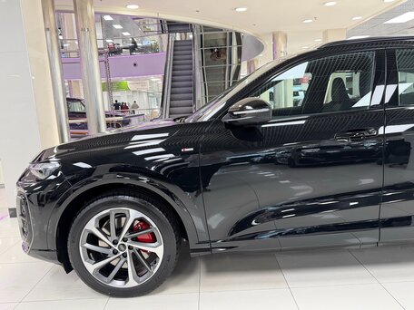 2025 Audi Q5 40 TDI III (GU), чёрный, 7699000 рублей, вид 4