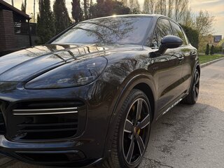 2019 Porsche Cayenne Turbo S E-Hybrid III, чёрный, 12300000 рублей, вид 3