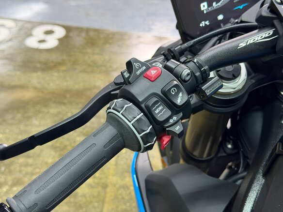 2025 BMW S 1000 R, синий, 1950000 рублей - вид 13