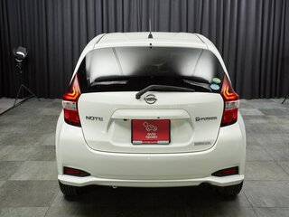 2017 Nissan Note e-Power II Рестайлинг, белый, 1047000 рублей, вид 5