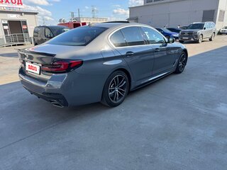 2021 BMW 5 серии 520i VII (G30/G31/G38) Рестайлинг, серый, 3000000 рублей, вид 5