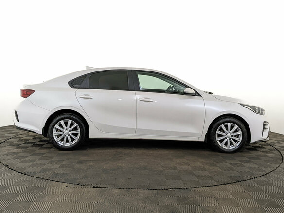 2019 Kia Cerato IV, белый, 1695000 рублей - вид 3
