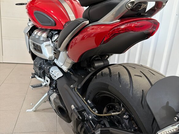 2020 Triumph Rocket 3, красный, 1750000 рублей - вид 2
