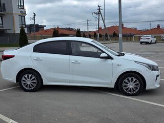 2018 Kia Rio IV, белый, 740000 рублей, вид 3