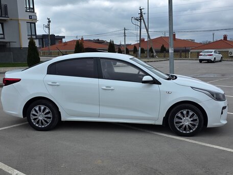 2018 Kia Rio IV, белый, 790000 рублей, вид 3