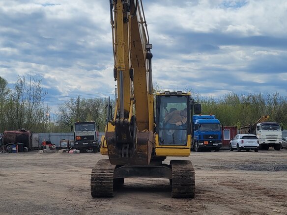 2017 Komatsu PC200-8, жёлтый, 5900000 рублей - вид 6