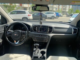 2017 Kia Sportage IV, серый, 1825000 рублей, вид 4