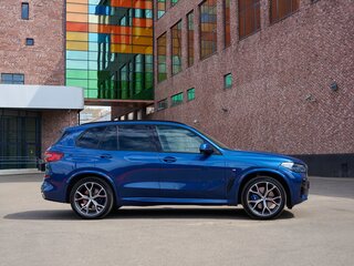 2021 BMW X5 40i IV (G05/G18), синий, 8188888 рублей, вид 4