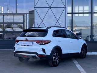 2021 Kia Rio X IV Рестайлинг, белый, 1699000 рублей, вид 5