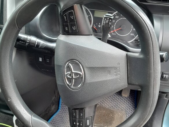 2010 Toyota Wish II, голубой, 910000 рублей - вид 3