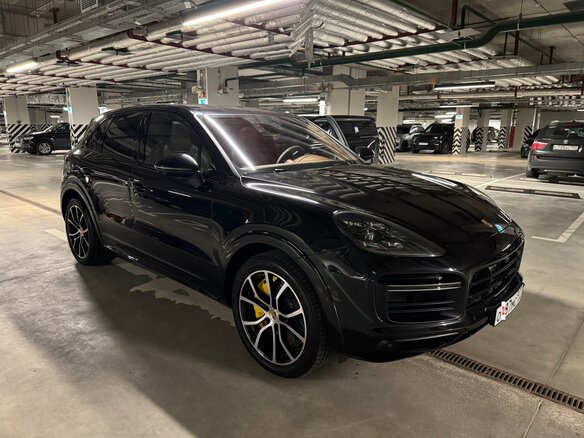 2018 Porsche Cayenne Turbo III, чёрный, 7800000 рублей - вид 5