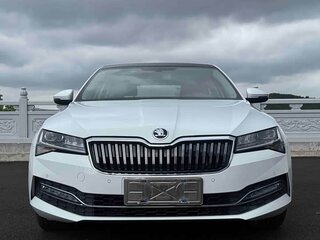 2022 Skoda Superb III Рестайлинг, белый, 2010000 рублей, вид 2