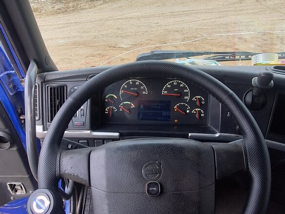 2005 Volvo FM, синий, 1450000 рублей - вид 2