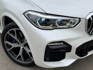 2019 BMW X5 40i IV (G05/G18), белый, 6300000 рублей, вид 4