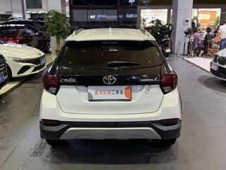 2023 Toyota Yaris IV, белый, 1050333 рублей, вид 5