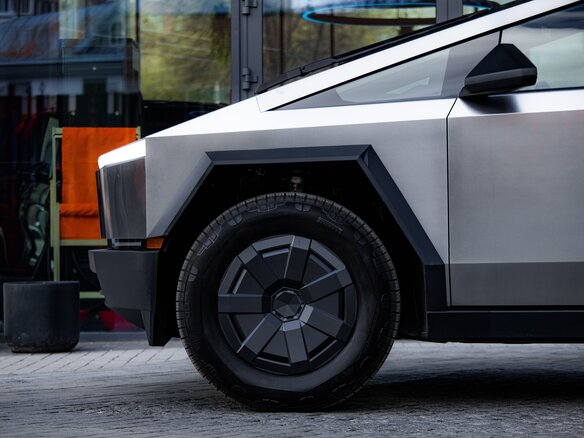 2026 Tesla Cybertruck Cyberbeast, серебристый - вид 5