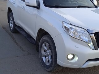 2017 Toyota Land Cruiser Prado 150 Series Рестайлинг 1, белый, 3690000 рублей, вид 4