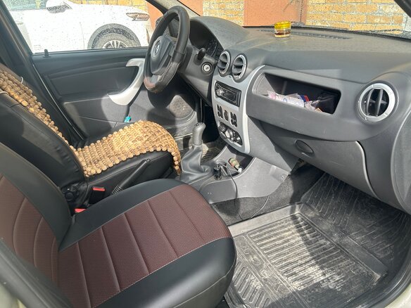 2013 Renault Logan I Рестайлинг, бежевый, 510000 рублей - вид 5