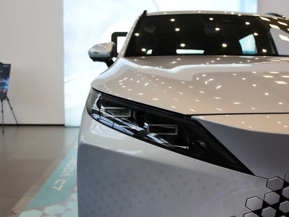 2026 Omoda C7, серебристый, 3099000 рублей - вид 13
