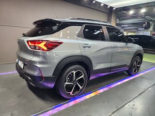 2023 Chevrolet TrailBlazer III, серебристый, 1978000 рублей, вид 4