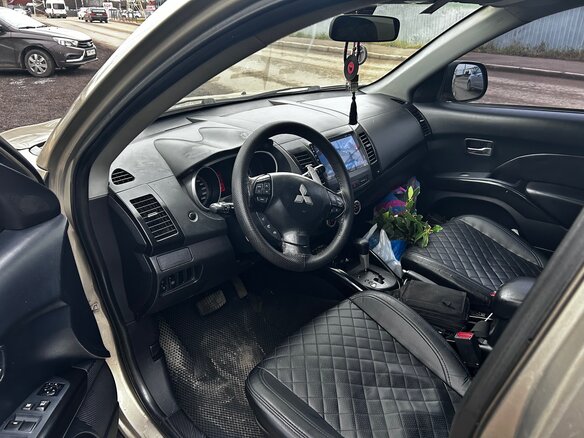 2008 Mitsubishi Outlander II, бежевый, 810000 рублей - вид 9