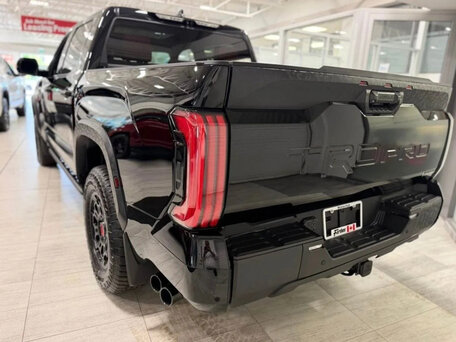 2026 Toyota Tundra Crew Max CrewMax III, чёрный, 11390000 рублей, вид 2