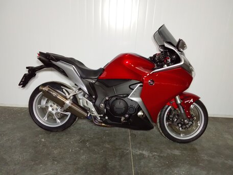 2011 Honda VFR 1200, красный, 669000 рублей, вид 1
