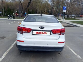 2017 Kia Rio III Рестайлинг, белый, 500000 рублей, вид 3