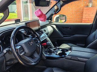 2023 Toyota Land Cruiser 300 Series, белый, 11700000 рублей, вид 4