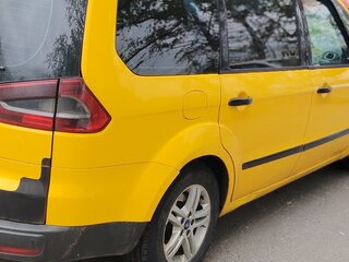 2014 Ford Galaxy II Рестайлинг, жёлтый, 600000 рублей, вид 5