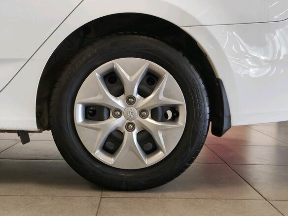 2014 Hyundai Solaris I Рестайлинг, белый - вид 18
