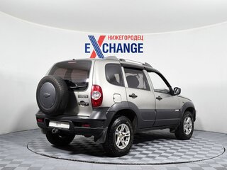 2011 Chevrolet Niva I Рестайлинг, серебристый, 359000 рублей, вид 3
